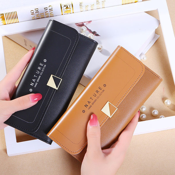 Sieviešu ikdienas maciņš ar uzrakstu un metāla aizdari