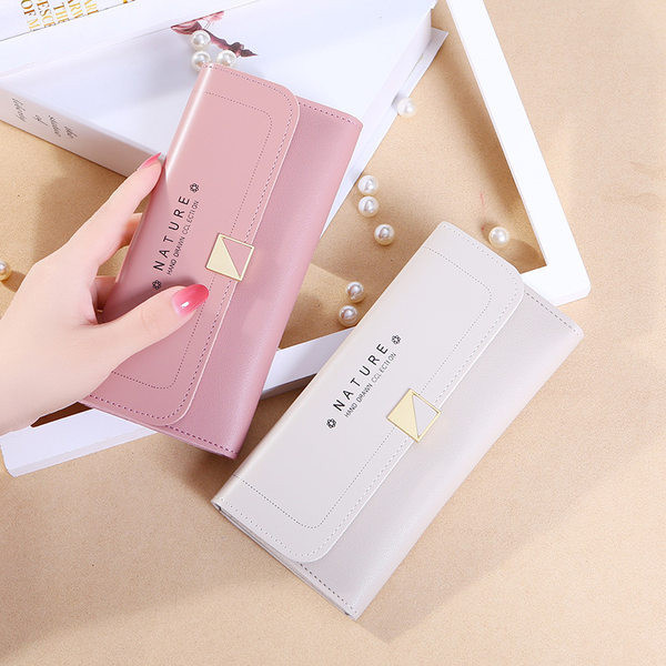 Sieviešu ikdienas maciņš ar uzrakstu un metāla aizdari