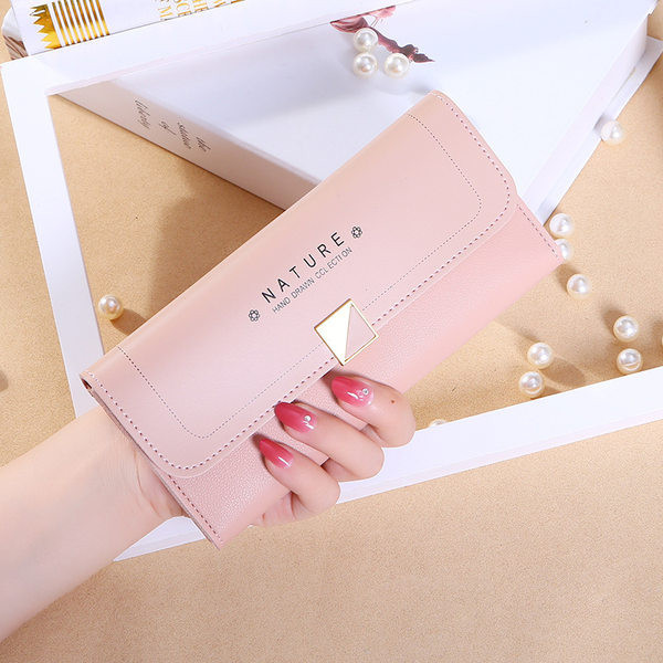 Sieviešu ikdienas maciņš ar uzrakstu un metāla aizdari