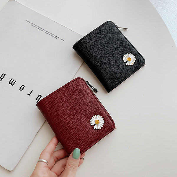 Έκο δερμάτινο πορτοφόλι μικρό  γυναικών με κέντημα πέρλες 