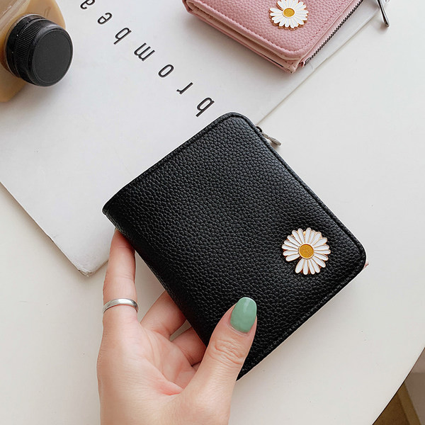 Έκο δερμάτινο πορτοφόλι μικρό  γυναικών με κέντημα πέρλες 