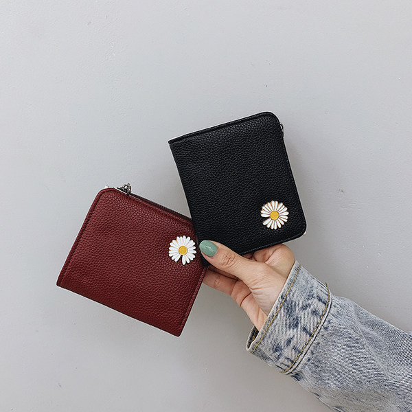 Έκο δερμάτινο πορτοφόλι μικρό  γυναικών με κέντημα πέρλες 