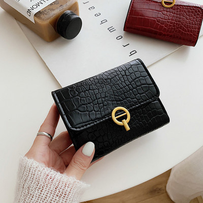 Portofel de dama din piele cu element metalic