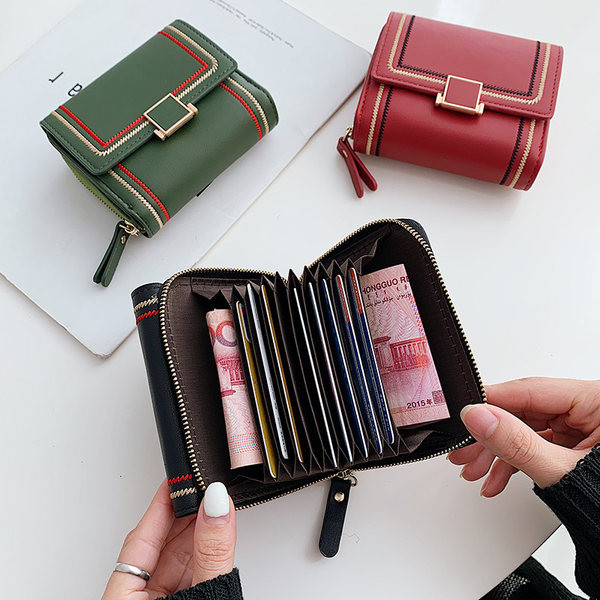 Γυναικείο έο δερμάτινο πορτοφόλι με μεταλλική στερέωση