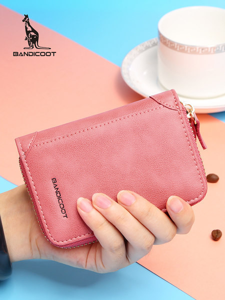 Γυναικείο μίνι πορτοφόλι για χρεωστικές κάρτες