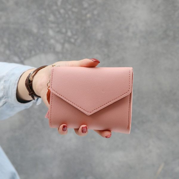 Γυναικείο έκο δερμάτινο πορτοφόλι με μενταγιόν και μεταλλικό κούμπωμα