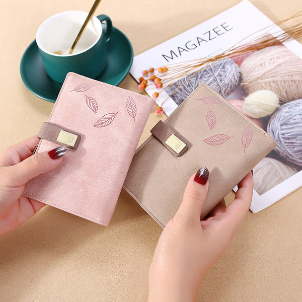 Sieviešu maks ar izšuvumu un metāla aizdari - vairākās krāsās