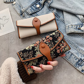 Γυναικείο πορτοφόλι με μεταλλική στερέωση - δύο μοντέλα