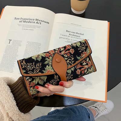 Γυναικείο πορτοφόλι με μεταλλική στερέωση - δύο μοντέλα