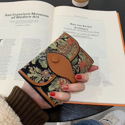 Γυναικείο πορτοφόλι με μεταλλική στερέωση - δύο μοντέλα