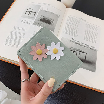 Γυναικείο πορτοφόλι με τρισδιάστατο στοιχείο και επιγραφή - οικολογικό δέρμα