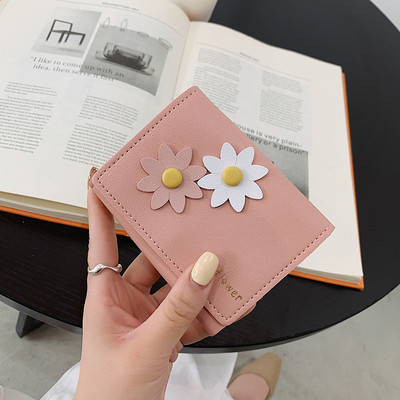 Γυναικείο πορτοφόλι με τρισδιάστατο στοιχείο και επιγραφή - οικολογικό δέρμα