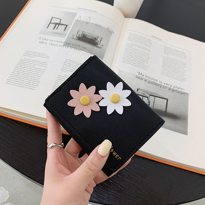 Γυναικείο πορτοφόλι με τρισδιάστατο στοιχείο και επιγραφή - οικολογικό δέρμα