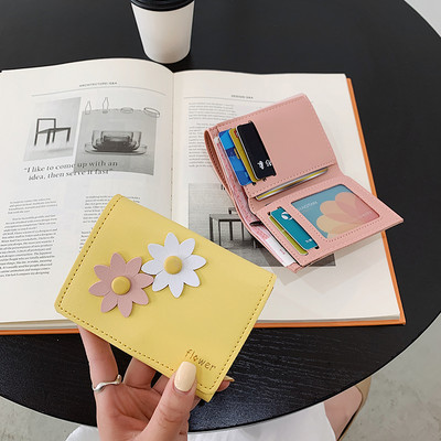 Γυναικείο πορτοφόλι με τρισδιάστατο στοιχείο και επιγραφή - οικολογικό δέρμα