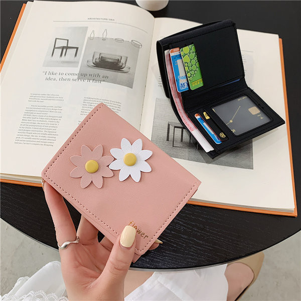 Γυναικείο πορτοφόλι με τρισδιάστατο στοιχείο και επιγραφή - οικολογικό δέρμα