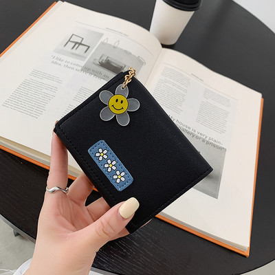 Γυναικείο πορτοφόλι με τρισδιάστατη εφαρμογή από οικολογικό δέρμα