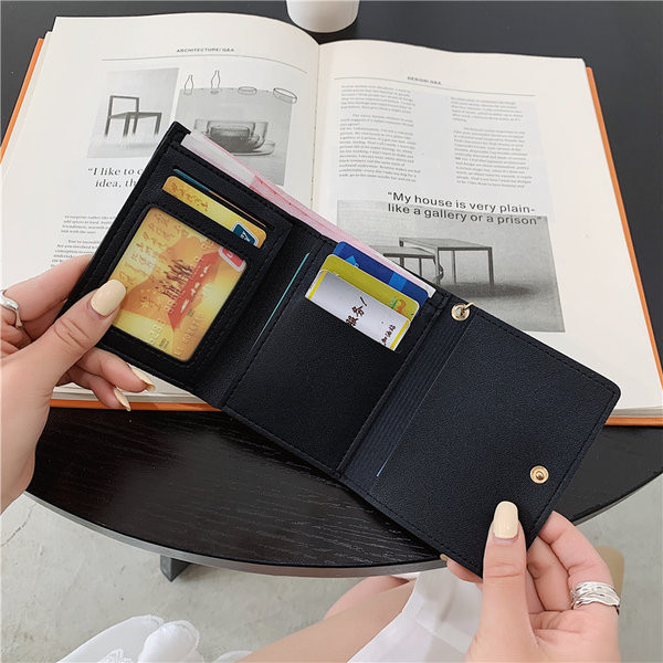 Γυναικείο πορτοφόλι με τρισδιάστατη εφαρμογή από οικολογικό δέρμα