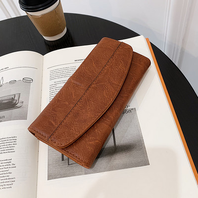 Γυναικείο μακρύ δερμάτινο πορτοφόλι με μεταλλική στερέωση