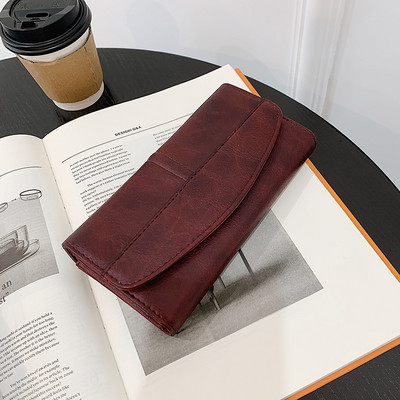 Γυναικείο μακρύ δερμάτινο πορτοφόλι με μεταλλική στερέωση