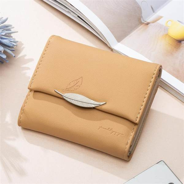 Νέο μοντέλο γυναικείο πορτοφόλι με κούμπωμα