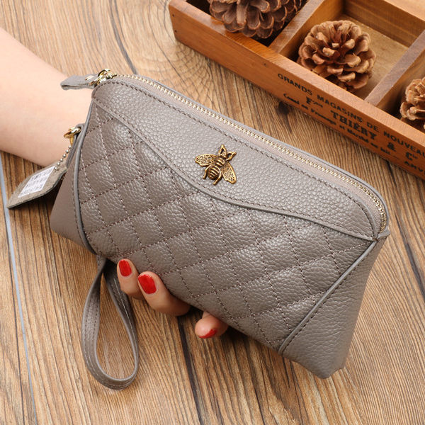 Νέο γυναικείο πορτοφόλι με φερμουάρ και μεταλλική διακόσμηση