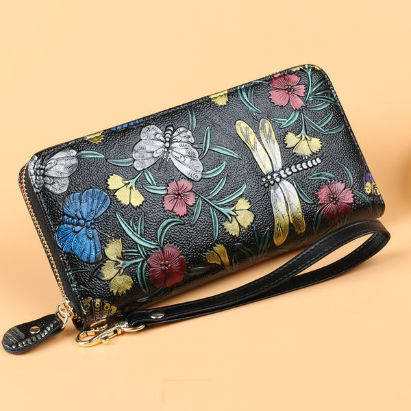 Νέο μοντέλο πορτοφολιού με εφαρμογή χρώματος