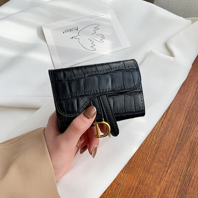 Γυναικείο έκο δερμάτινο πορτοφόλι με μεταλλικό αξεσουάρ