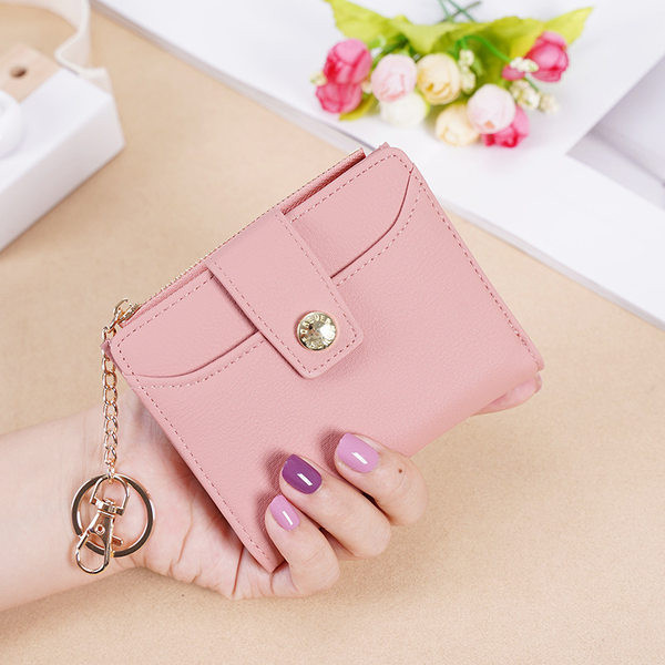 Έκο δερμάτινο μικρό γυναικείο πορτοφόλι  με μεταλλικό μενταγιόν