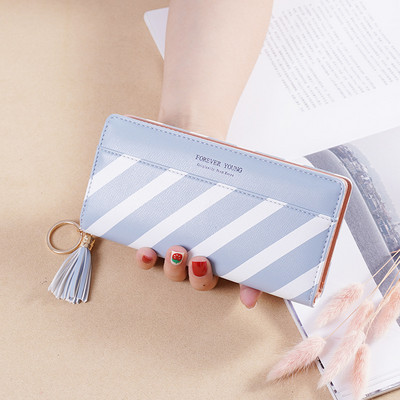 Κομψό γυναικείο πορτοφόλι με φούντα και φερμουάρ σε δύο χρώματα