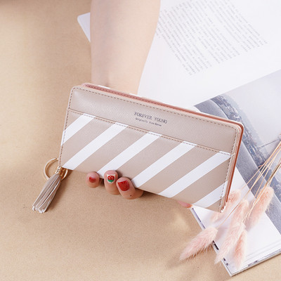 Κομψό γυναικείο πορτοφόλι με φούντα και φερμουάρ σε δύο χρώματα