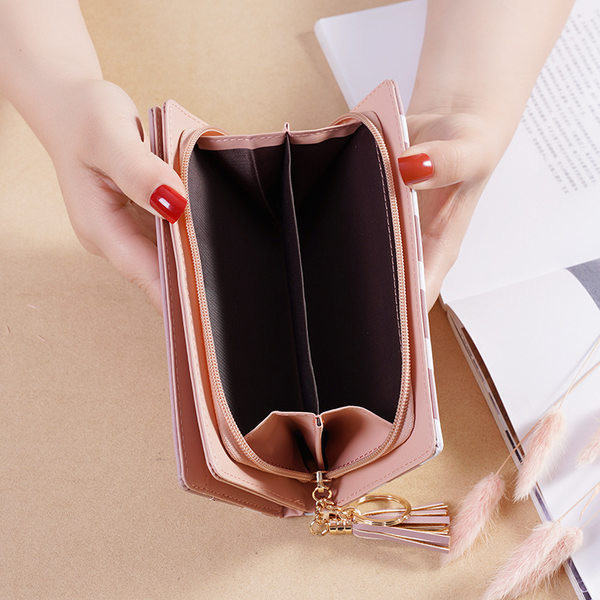 Κομψό γυναικείο πορτοφόλι με φούντα και φερμουάρ σε δύο χρώματα