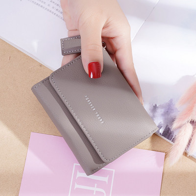 Μικρό γυναικείο πορτοφόλι με φερμουάρ και επιγραφή