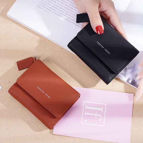 Μικρό γυναικείο πορτοφόλι με φερμουάρ και επιγραφή