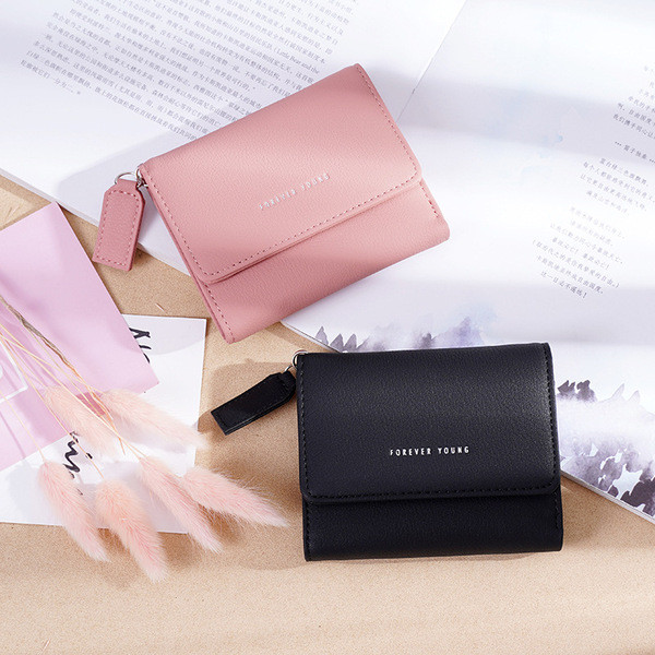 Μικρό γυναικείο πορτοφόλι με φερμουάρ και επιγραφή