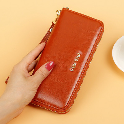 Μοντέρνο γυναικείο πορτοφόλι κλασικό μοντέλο με μεταλλική επιγραφή