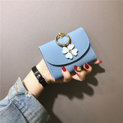 Γυναικείο μικρό πορτοφόλι με μεταλλική διακόσμηση και τρισδιάστατο στοιχείο