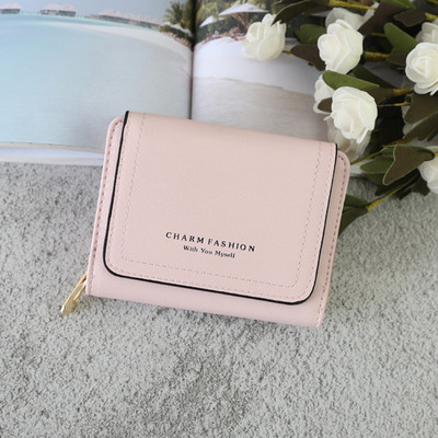 Sieviešu ādas somiņa ar rāvējslēdzēju un uzrakstu