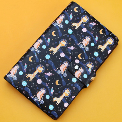 Γυναικείο έκο δερμάτινο πορτοφόλι με μεταλλική στερέωση και έγχρωμο απλικέ