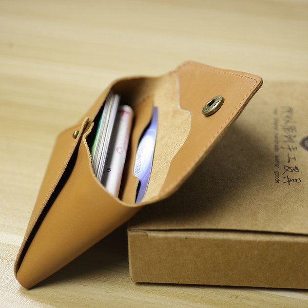 Μικρό έκο δερμάτινο πορτοφόλι με μεταλλικό στοιχείο - τρία μοντέλα