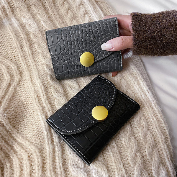 Γυναικείο μίνι πορτοφόλι από οικολογικό δέρμα με μεταλλική στερέωση