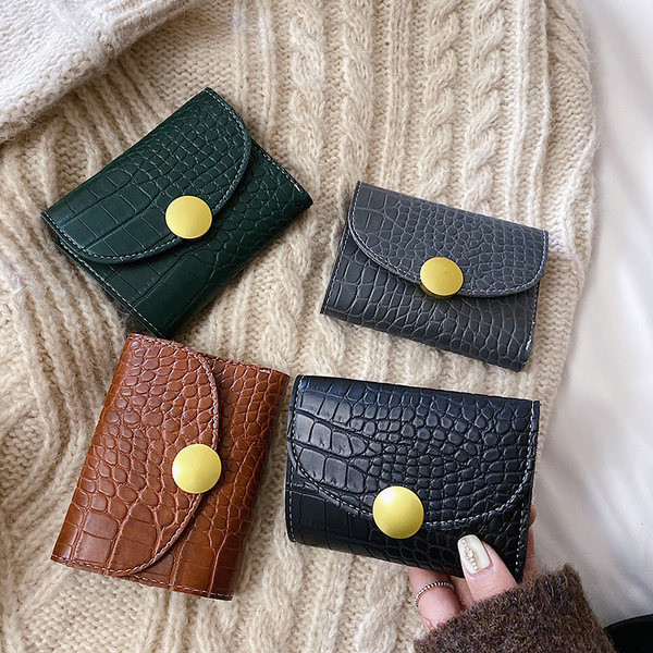 Γυναικείο μίνι πορτοφόλι από οικολογικό δέρμα με μεταλλική στερέωση