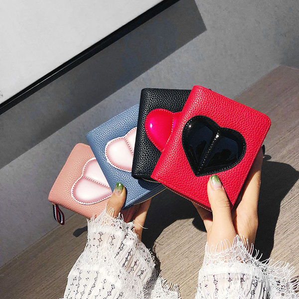 Sieviešu maks ar sirds un rāvējslēdzēja aplikāciju