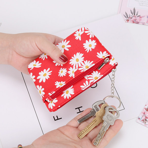 Portofel de dama cu pandantiv si motive florale