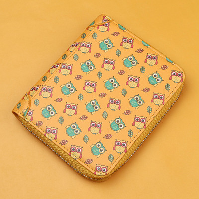 Sieviešu moderns maks ar rāvējslēdzēju un aplikāciju