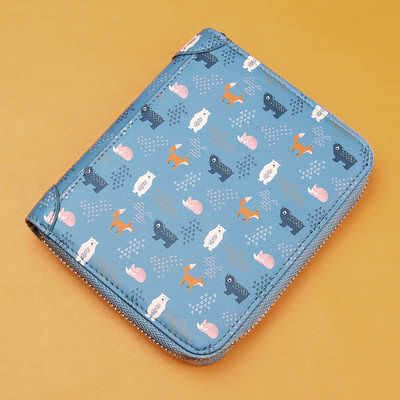 Sieviešu moderns maks ar rāvējslēdzēju un aplikāciju