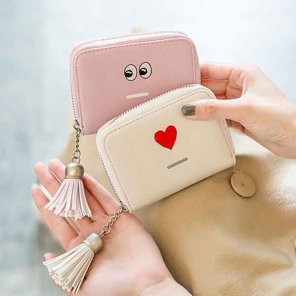 Μικρό γυναικείο πορτοφόλι από οικολογικό δέρμα για έγγραφα με φούντα