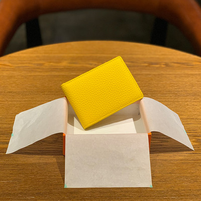 Απλό  μοντέλο γυναικείο πορτοφόλι σε διάφορ χρώματα