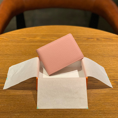 Απλό  μοντέλο γυναικείο πορτοφόλι σε διάφορ χρώματα