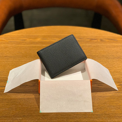 Απλό  μοντέλο γυναικείο πορτοφόλι σε διάφορ χρώματα