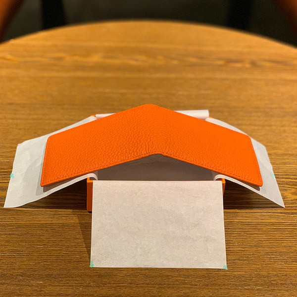 Απλό  μοντέλο γυναικείο πορτοφόλι σε διάφορ χρώματα